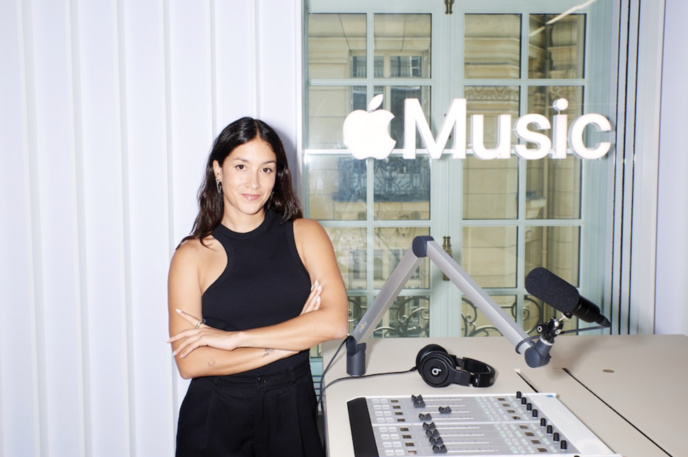 Originaire de Paris, Naomi Clément est journaliste, autrice et DJ.