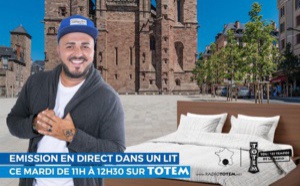 Totem s'installe dans un lit sur la place d'Armes à Rodez
