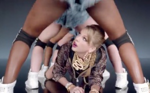 L'animateur de Radio Kygo a-t-il touché les fesses de Taylor Swift ?